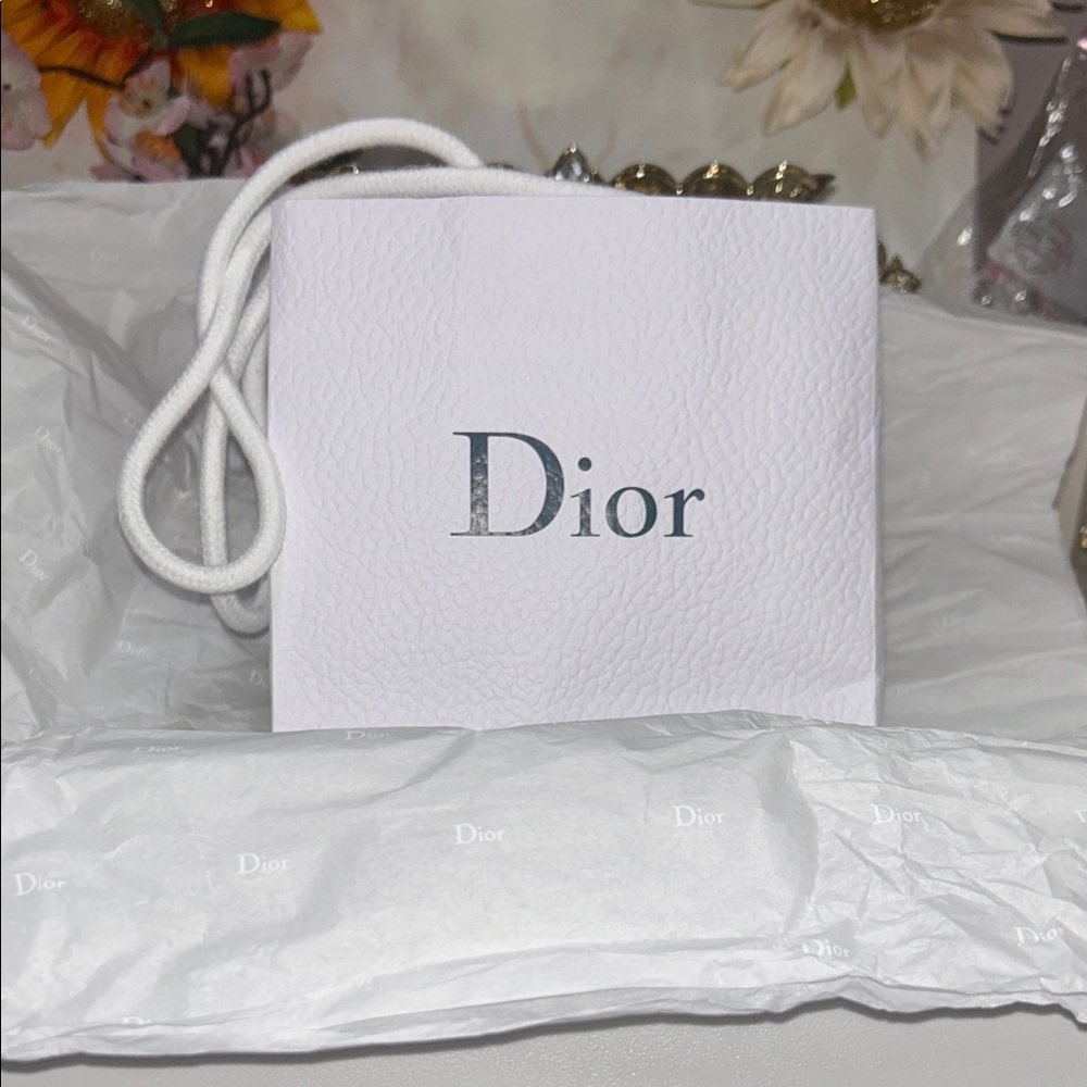 ❌NOT GWP-Dior White Textured Gift Bag w/ Rope Handles & Dior Tissue Paper. New.🤍